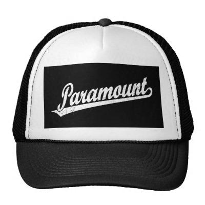 Foto Logotipo de la escritura de Paramount en el blanco Gorros