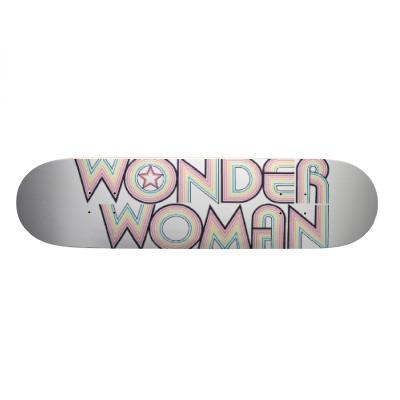 Foto Logotipo del arco iris de la Mujer Maravilla Skate Board