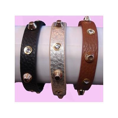 Foto Lola casademunt: pulsera tachas y brillantes
