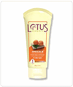Foto Lotus Herbals Fresh Apricot Scrub