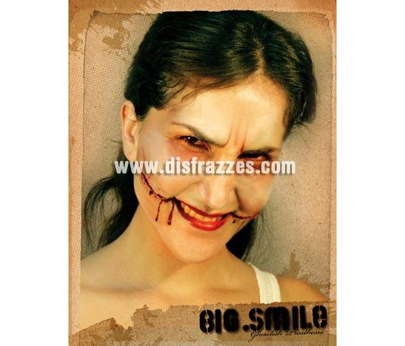 Foto Maquillaje FX gran sonrisa para Halloween