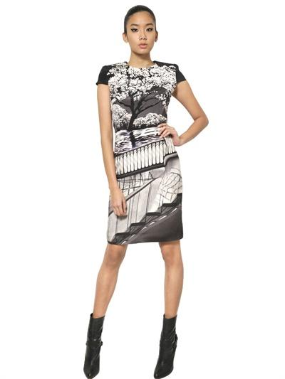 Foto mary katrantzou vestido de seda crepé pesada estampada