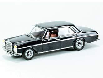 Foto Mercedes-Benz 200 (1968) Diecast Model Car