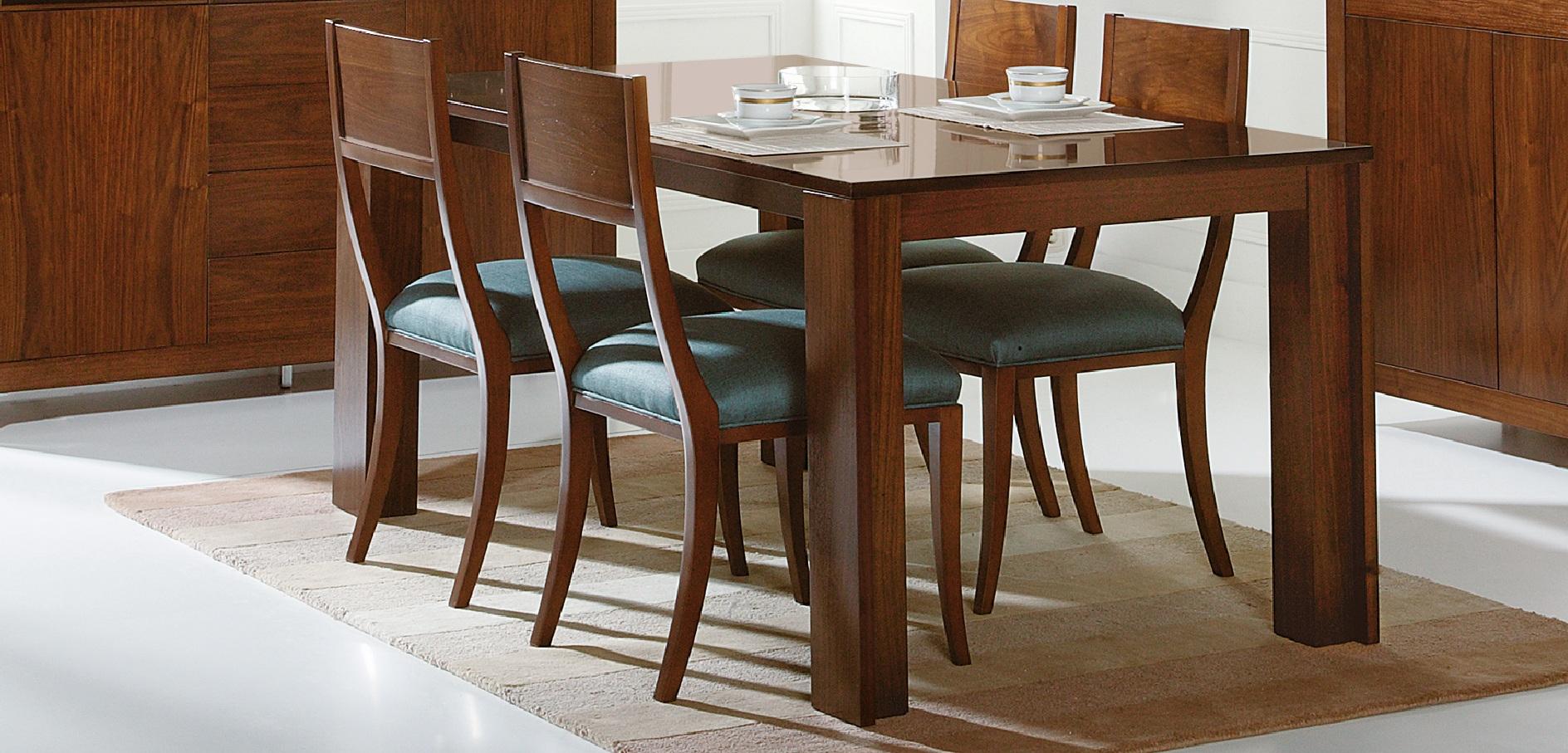 Foto Mesa de comedor moderna Ados de Hurtado Muebles