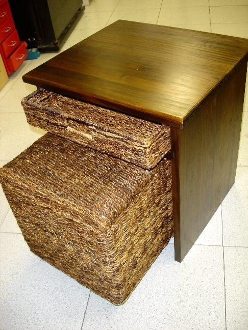 Foto Mesilla de madera con puff en rattan
