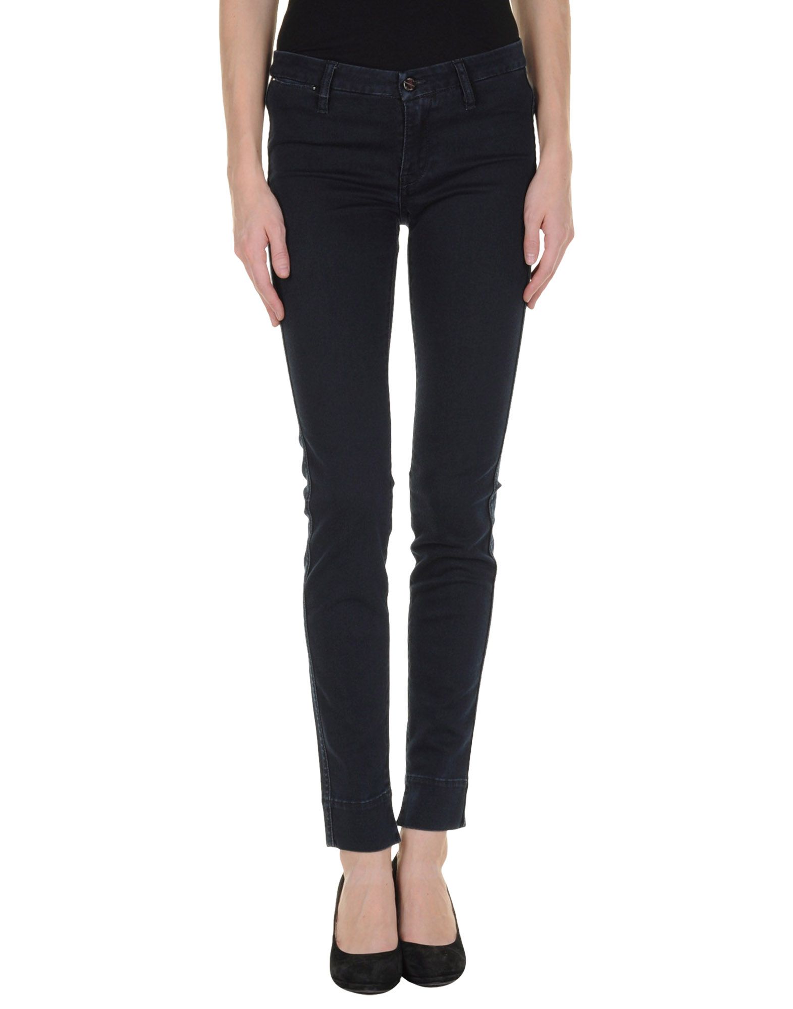 Foto met in jeans pantalones
