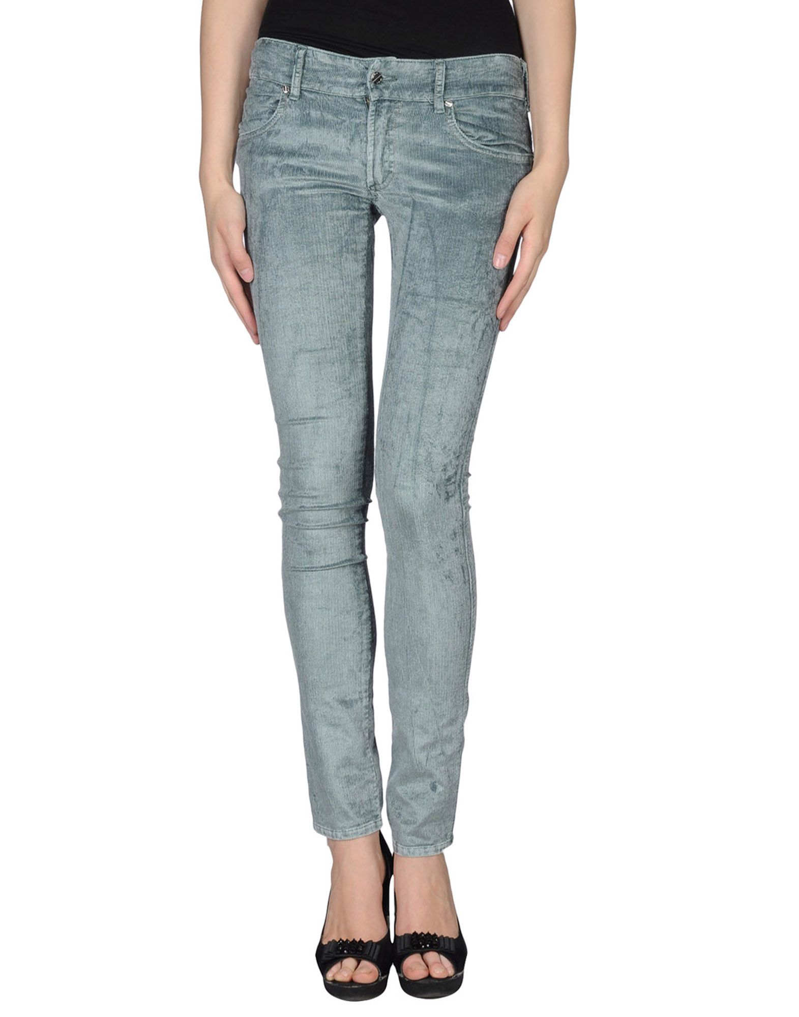 Foto met in jeans pantalones
