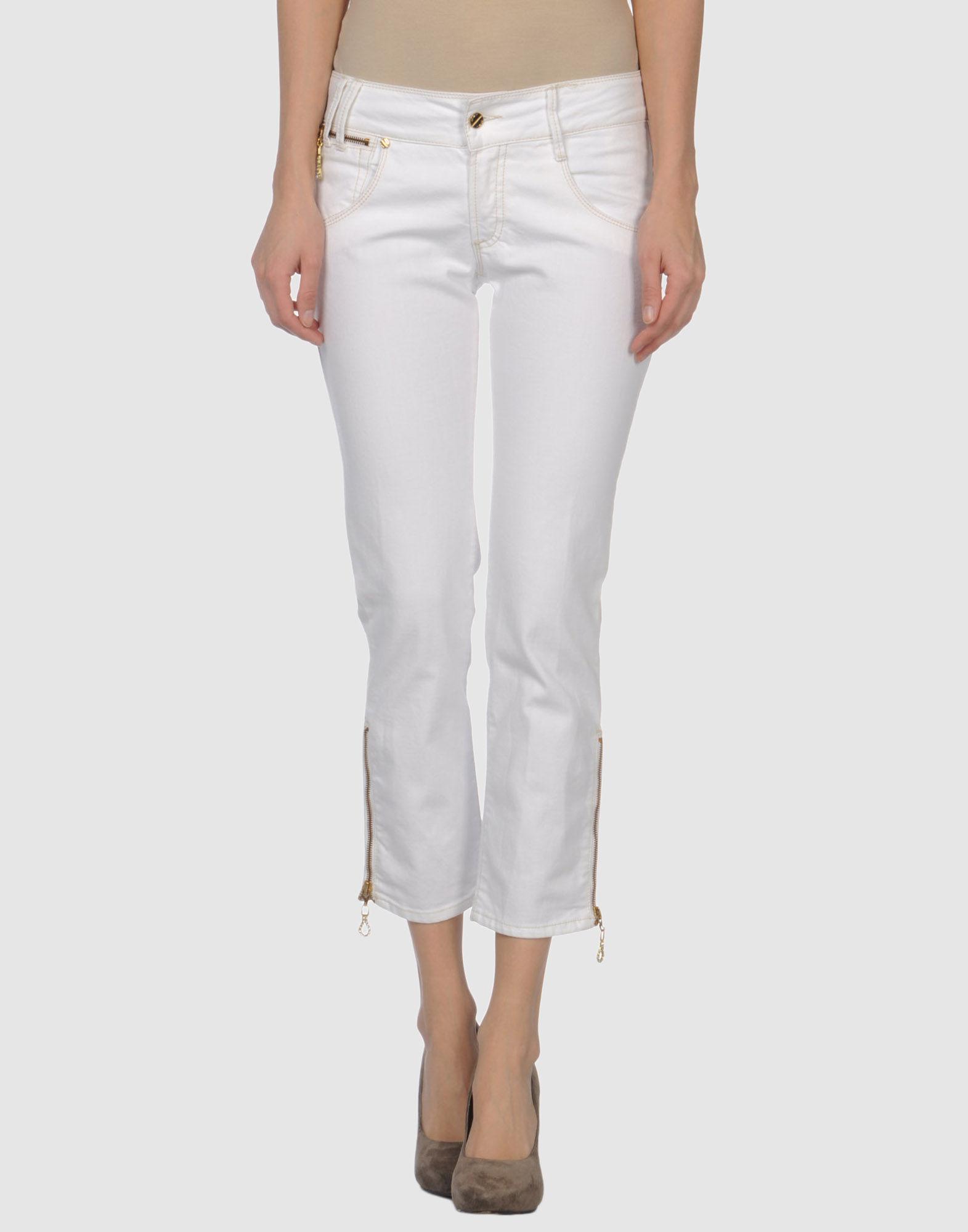 Foto met in jeans pantalones capri vaqueros
