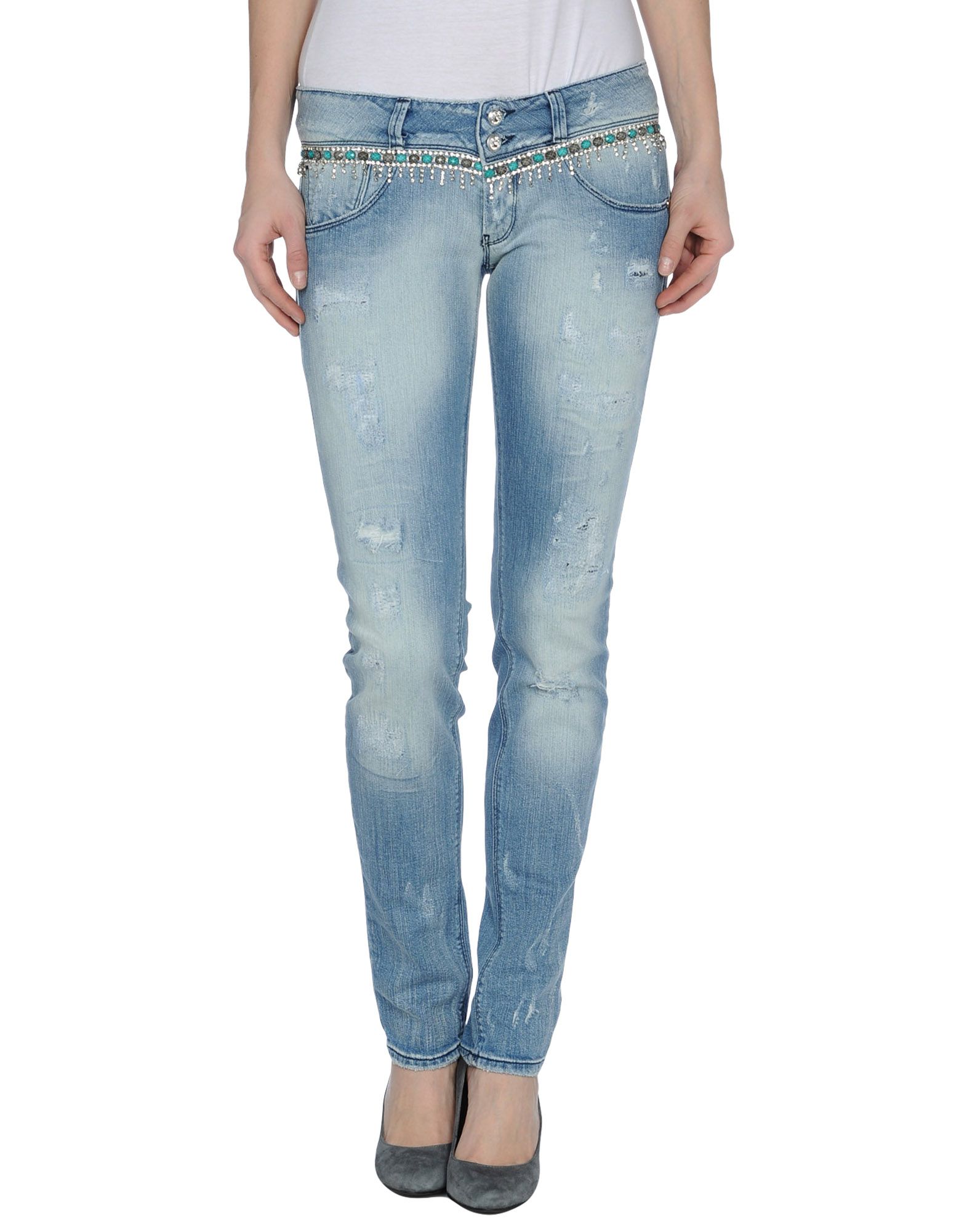 Foto met in jeans pantalones vaqueros
