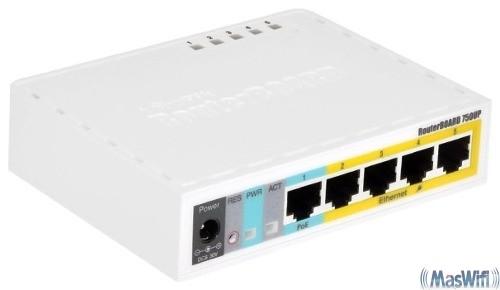 Foto Mikrotik RB750UP RouterBOARD 5 puertos LAN PoE, USB, RouterOS Nivel 4