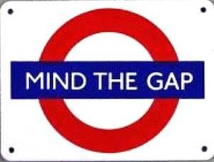 Foto Mind The Gap London Underground Roundel small enamel sign