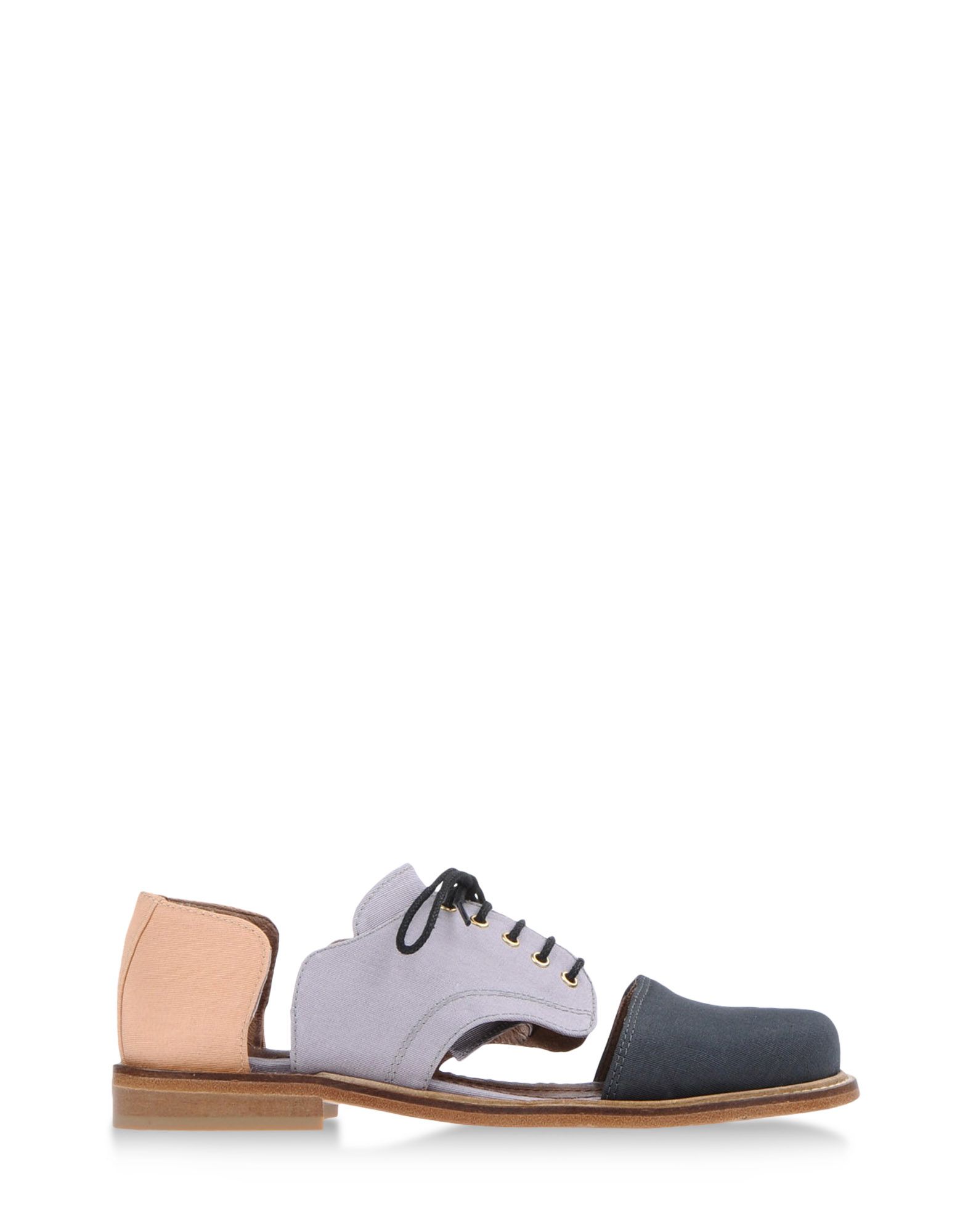 Foto minimarket zapatos de cordones
