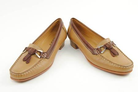 Foto mocasín de piel beige