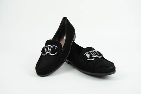 Foto mocasin de nobuck negro con trabilla