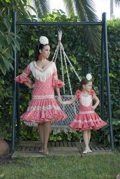 Foto Moda Flamenca para madres e hijas iguales. Traje de Flamenca de Señora modelo Tinaja