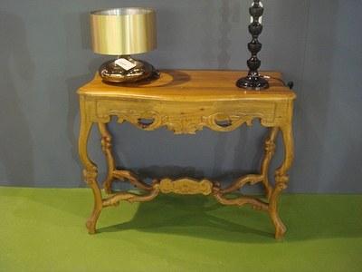 Foto Mueble consola en madera alcanfor.