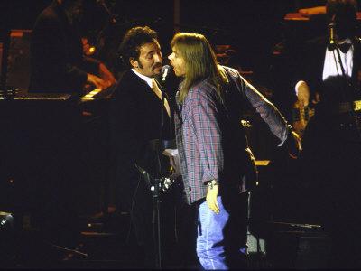 Foto Musicians Bruce Springsteen and Axl Rose Performing - Laminas