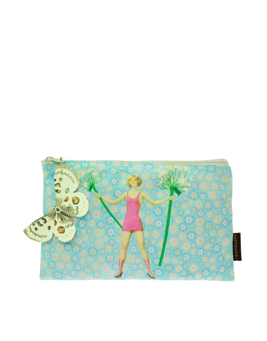 Foto Neceser de maquillaje con estampado de chica con dientes de león d...