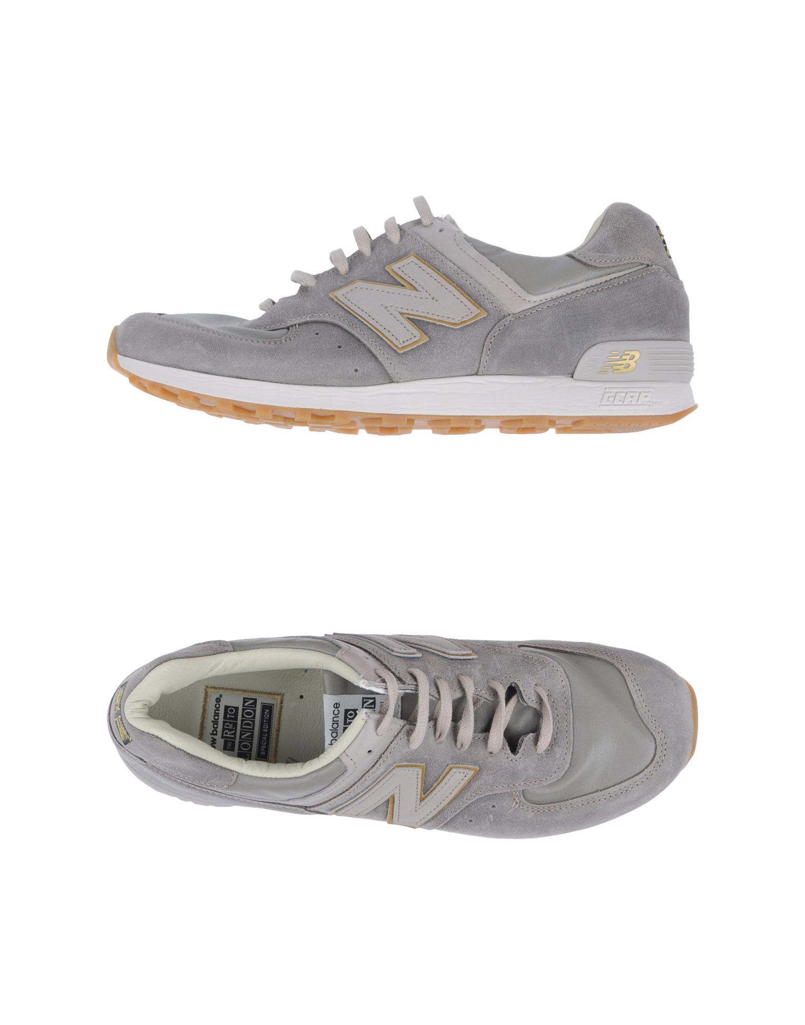 Foto new balance sneakers
