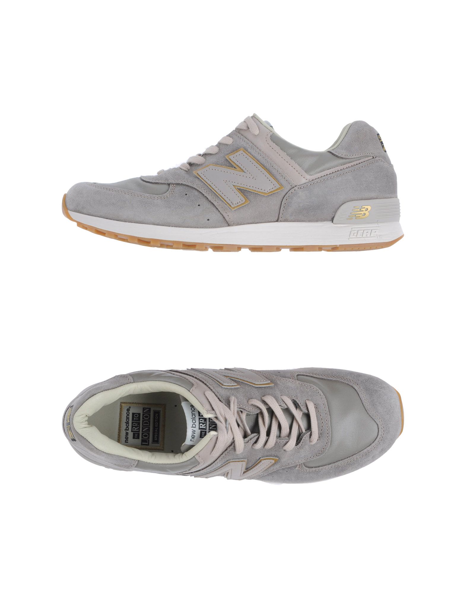 Foto new balance sneakers
