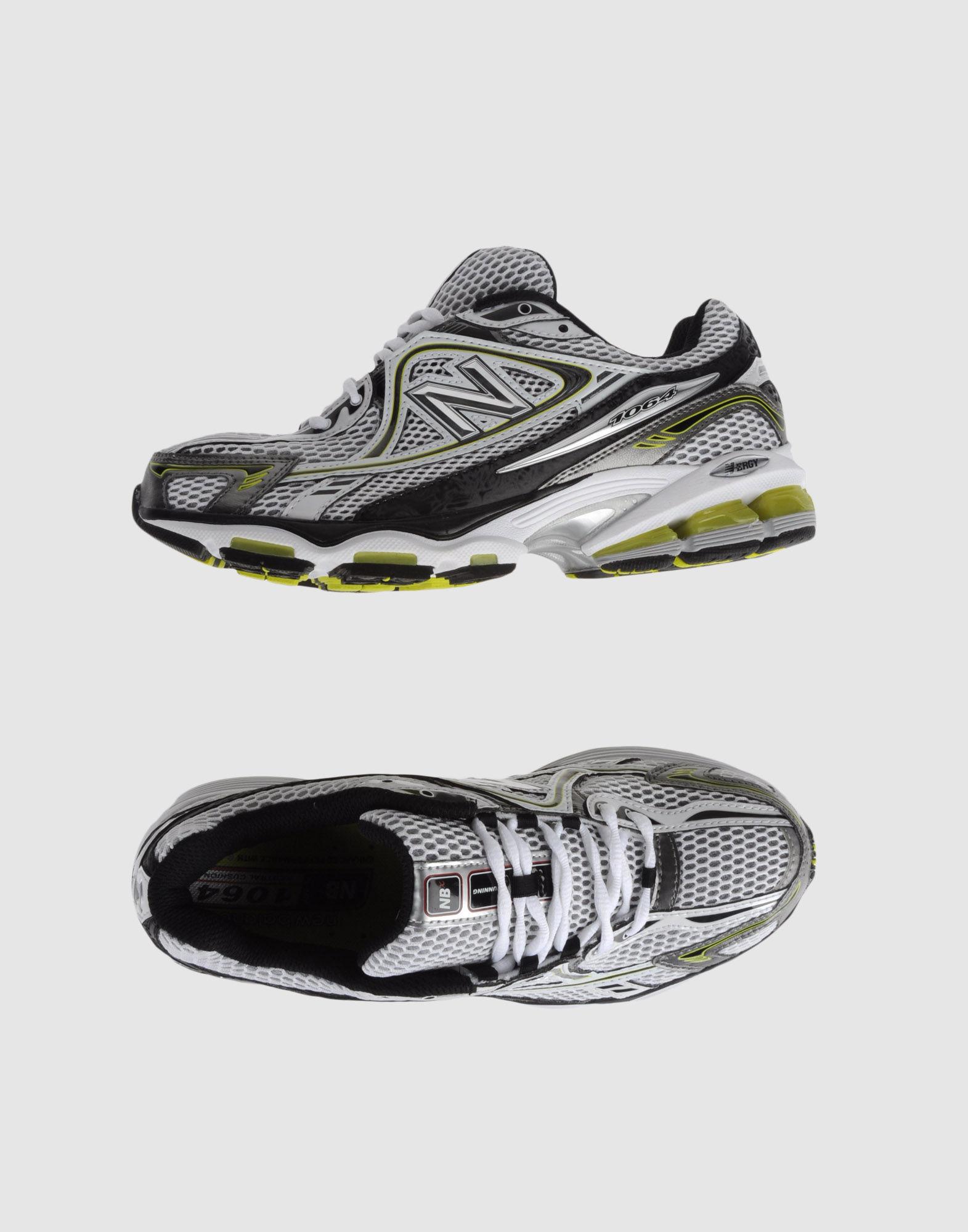 Foto new balance sneakers

