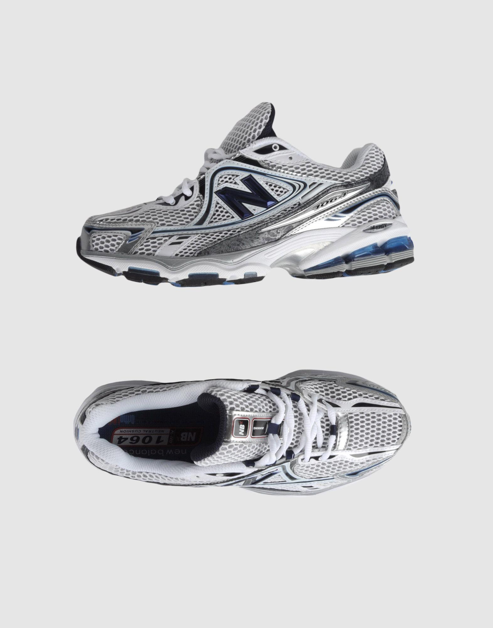 Foto new balance sneakers
