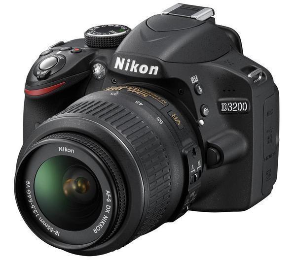 Foto Nikon D3200 + AF-S VR DX 18-55 mm