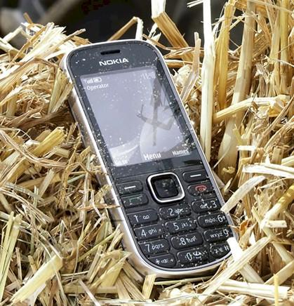 Foto Nokia 3720 Classic Gris, resistente al agua, polvo y golpes
