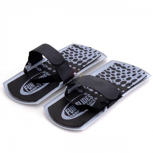 Foto nuevos pares de zapatos de la diversión diapositiva alfombra patines