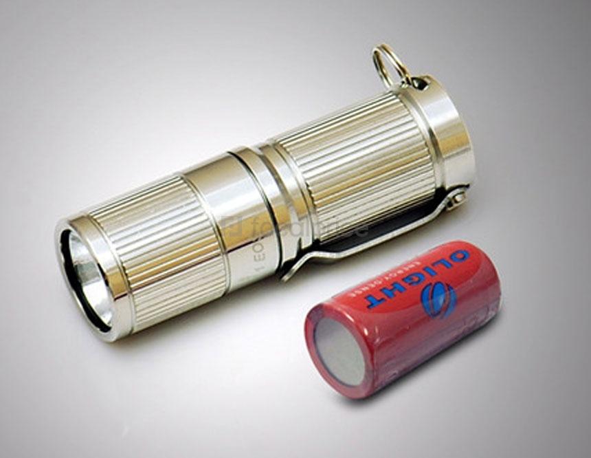 Foto OLIGHT i1 EOS SS XM-L T6 180 lúmenes LED Linterna (Silver)