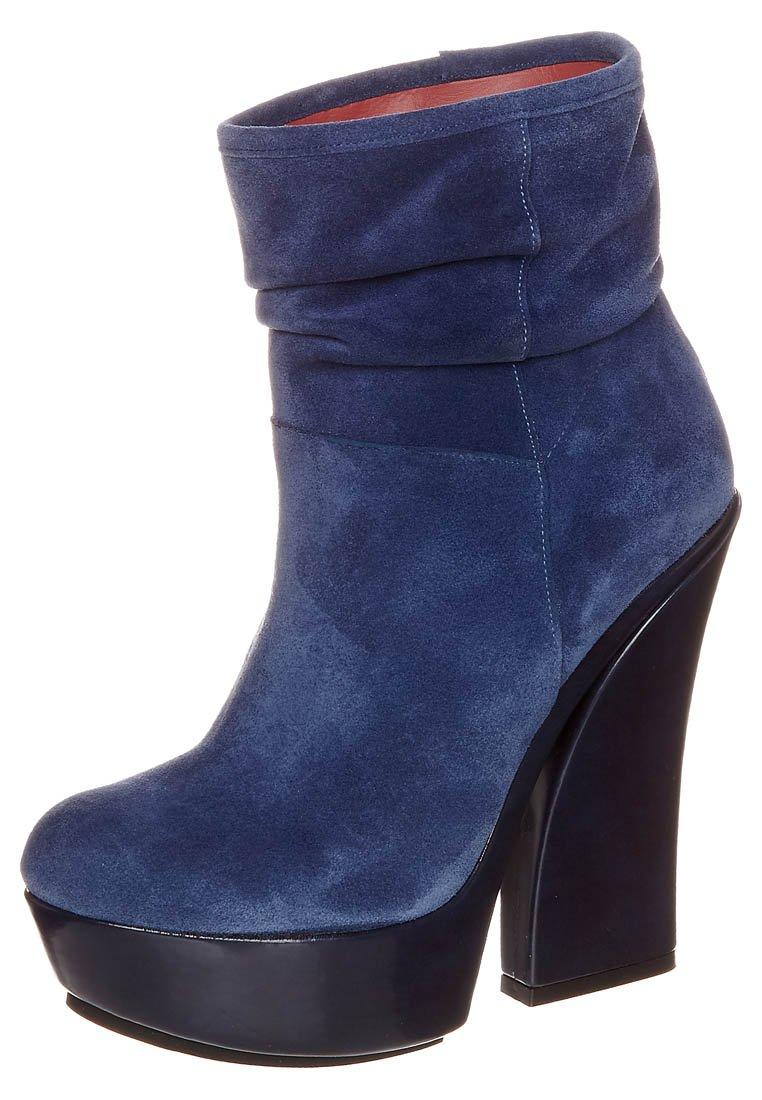 Foto Paco Gil METAURO Botines con plataforma azul