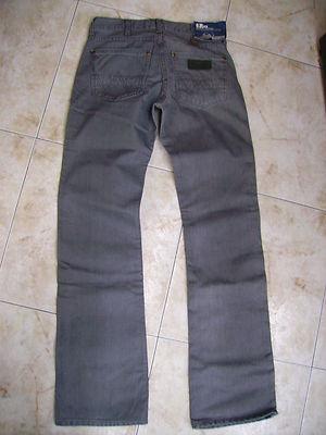 Foto pantalon vaquero chico marca wrangler gris 28
