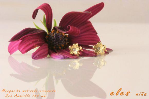 Foto Par pendientes oro 18K margarita matizada circonita pequeña