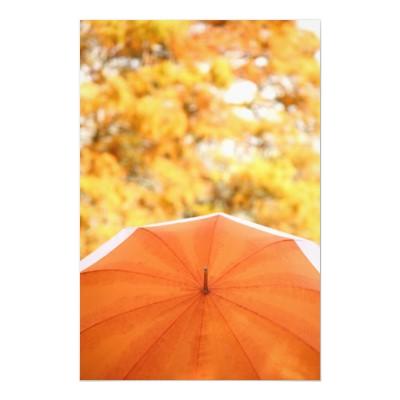 Foto Paraguas y colores del otoño Fotografía