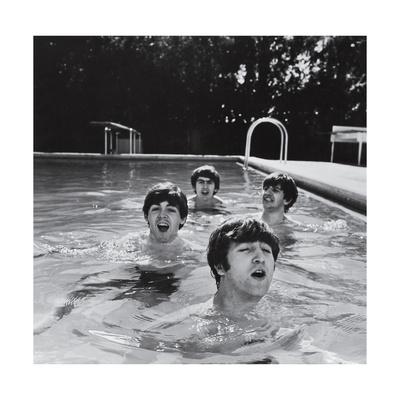 Foto Paul McCartney, George Harrison, John Lennon and Ringo Starr Taking a Dip in a Swimming Pool - Laminas