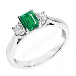 Foto PDM389W - 18ct white gold ring with an emerald cut emerald centre, ...