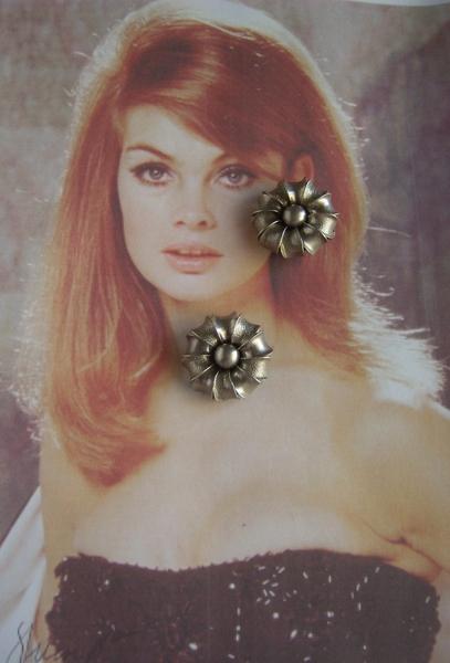 Foto Pendientes vintage estilo clip en forma de flor