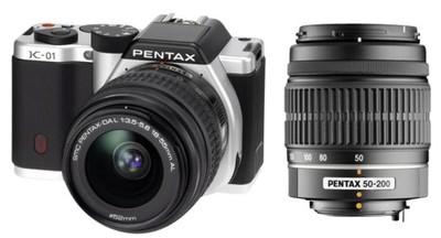 Foto Pentax K-01 Silver/black Lens Kit + Dal 18-55 Mm + 50-200 Mm