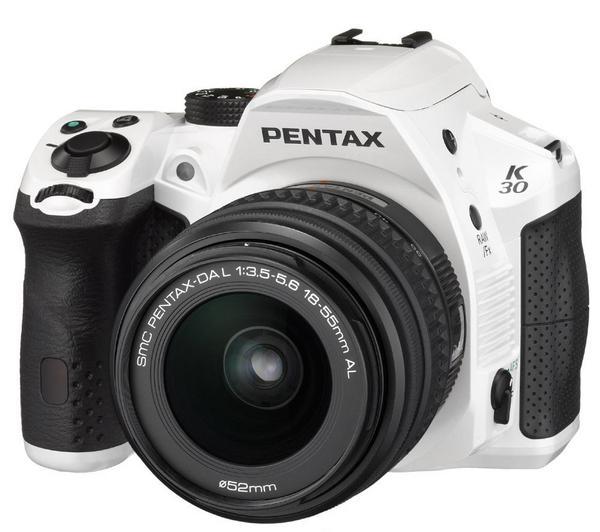 Foto Pentax k-30 blanco + objetivo dal 18-55 mm