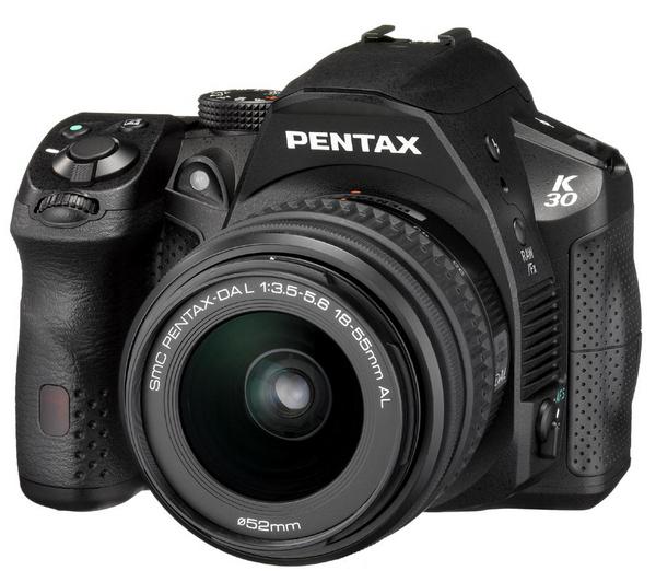 Foto Pentax K-30 negro + objetivo DAL 18-55 mm Incluye Cargador, Batería de litio