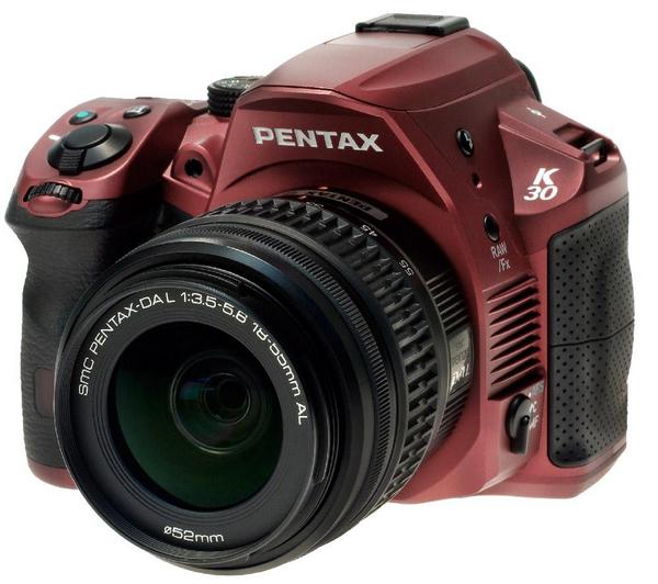 Foto Pentax k-30 rojo + objetivo dal 18-55 mm + kit shooter mochila + monop