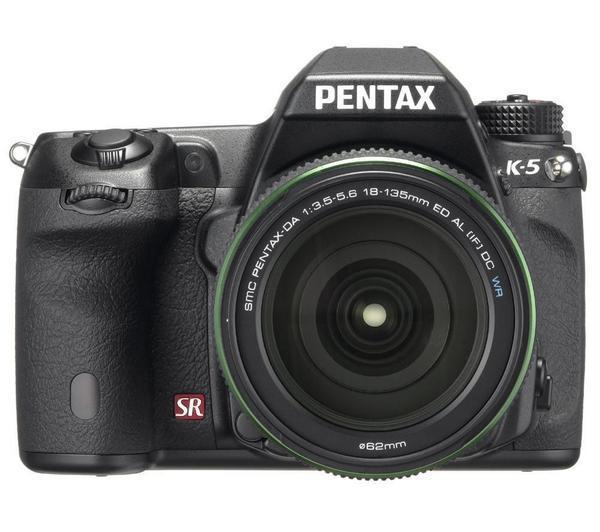 Foto Pentax K-5 -objetivo DA 18-135 mm WR Incluye Cargador, Batería de litio