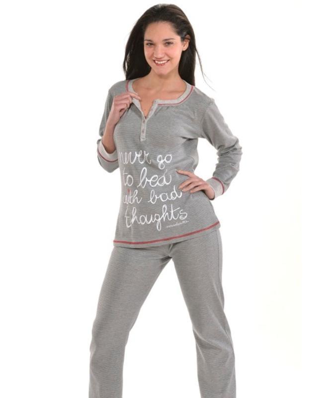 Foto Pijama de mujer con botones a rayas y letras de non solo notte