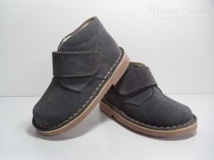 Foto Pisacacas o pisamierdas con velcro grises