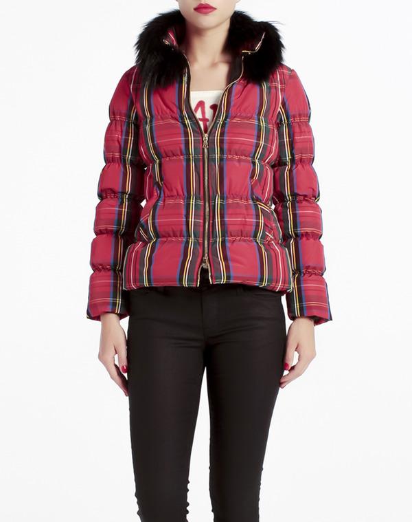 Foto Plumas de mujer Cheap and Chic by Moschino