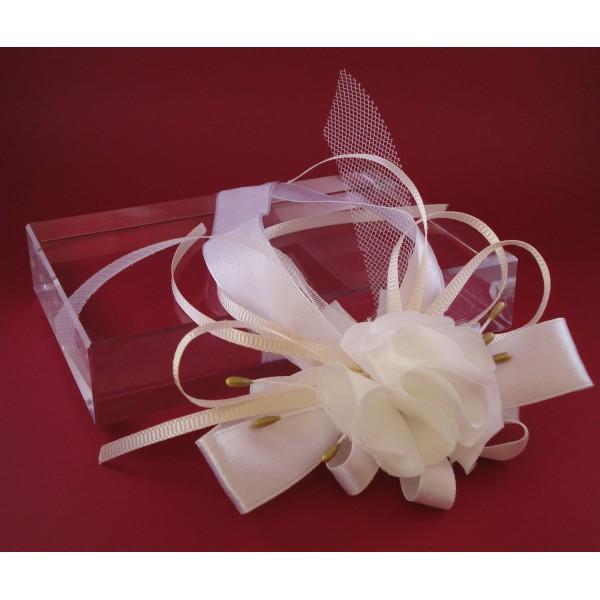 Foto Prendido Beige con flor Blanca