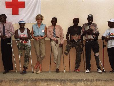 Foto Princess Diana January 2001 Visits Landmine Victims at Orthopedic Centre Ruanda Angola - Laminas