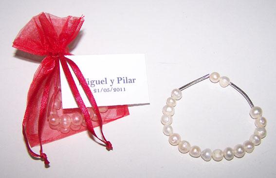 Foto Pulsera con perlas barrocas con acero en bolsa organdí