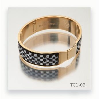 Foto Pulsera Daferro Dorada Cuero Cuadrados Grises TooChic