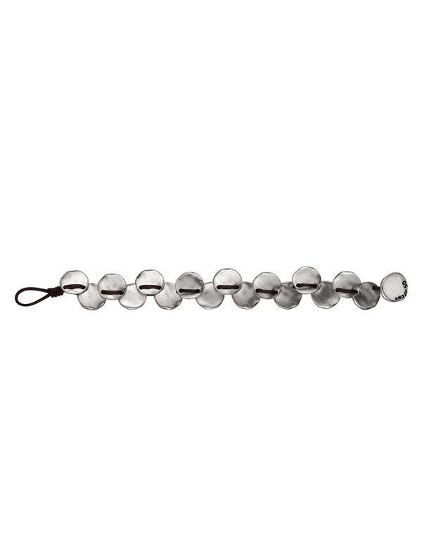 Foto Pulsera de mujer Haciendo eses UNO de 50